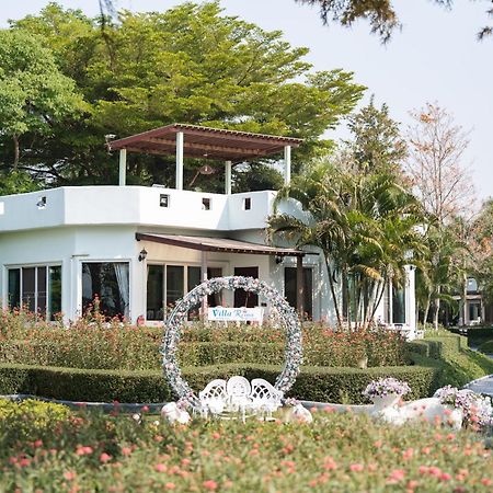 Villa Reina Resort Nong Nam Daeng Exterior photo