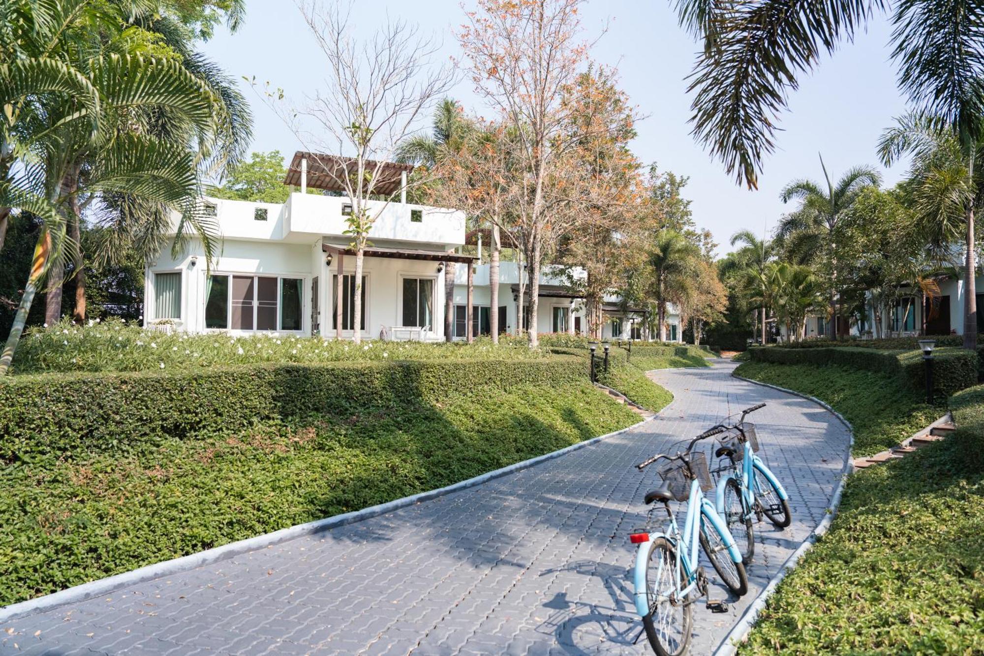 Villa Reina Resort Nong Nam Daeng Exterior photo