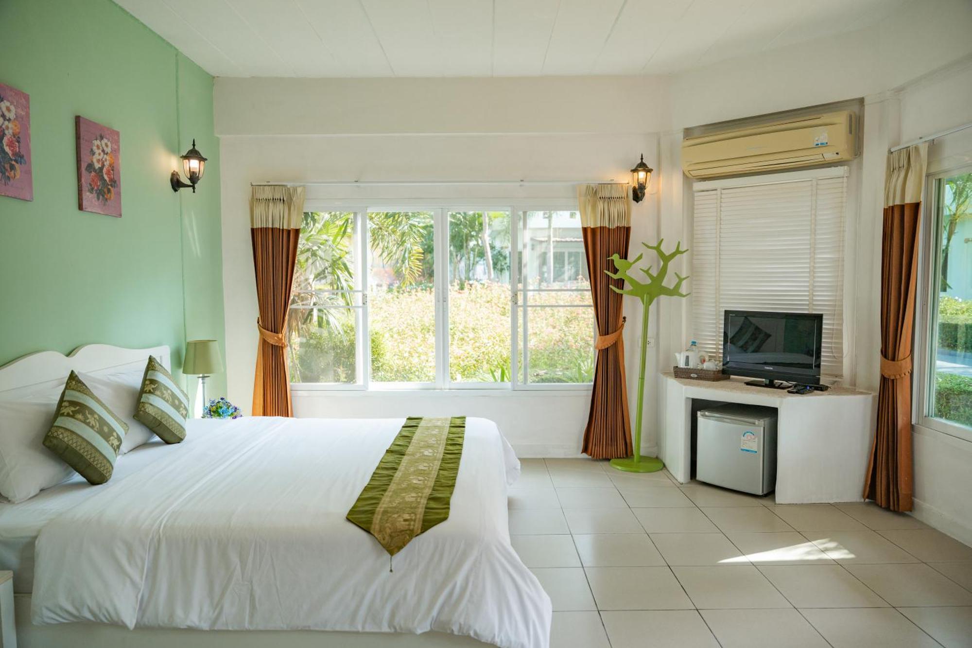 Villa Reina Resort Nong Nam Daeng Exterior photo