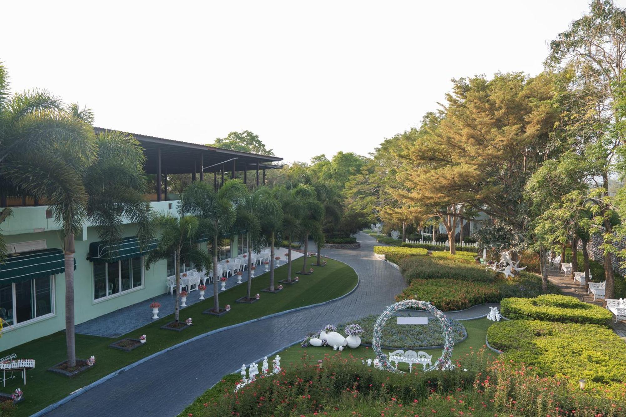 Villa Reina Resort Nong Nam Daeng Exterior photo