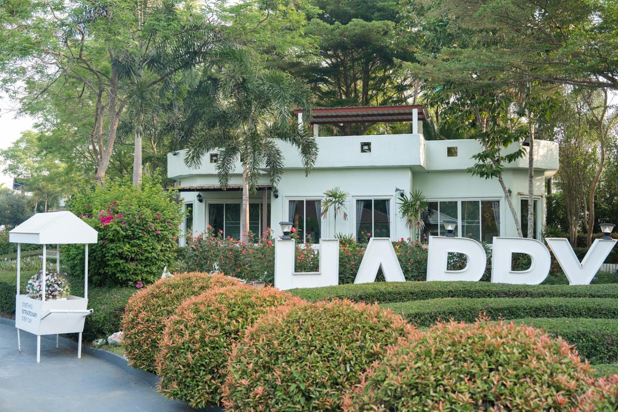 Villa Reina Resort Nong Nam Daeng Exterior photo