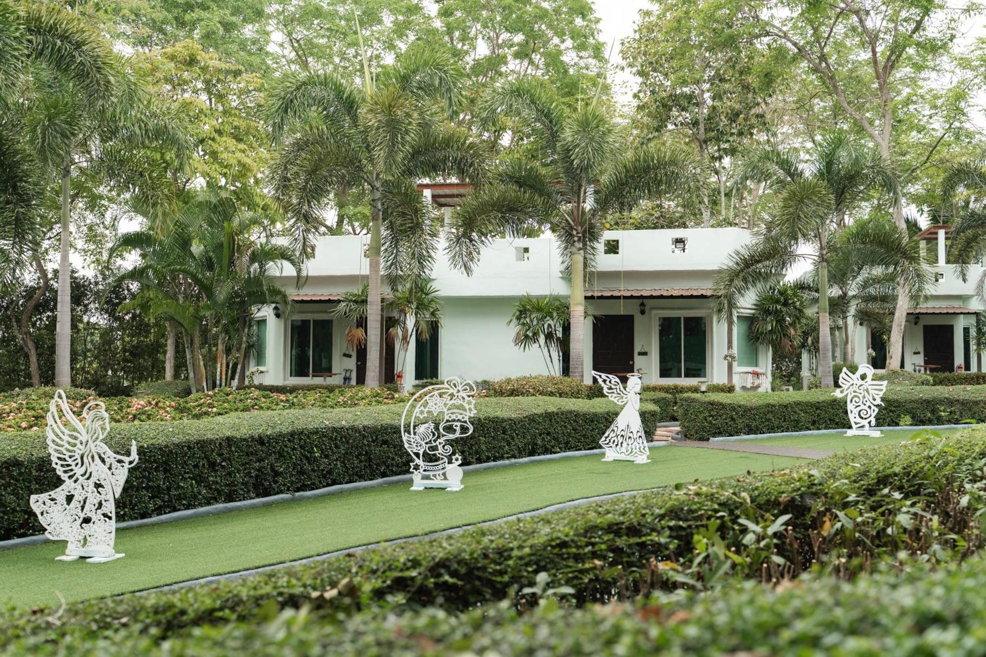 Villa Reina Resort Nong Nam Daeng Exterior photo