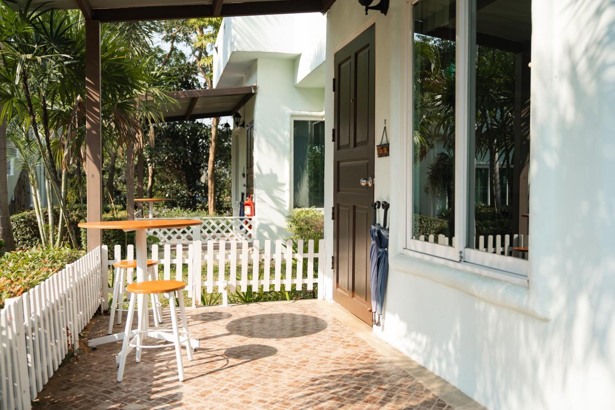 Villa Reina Resort Nong Nam Daeng Exterior photo
