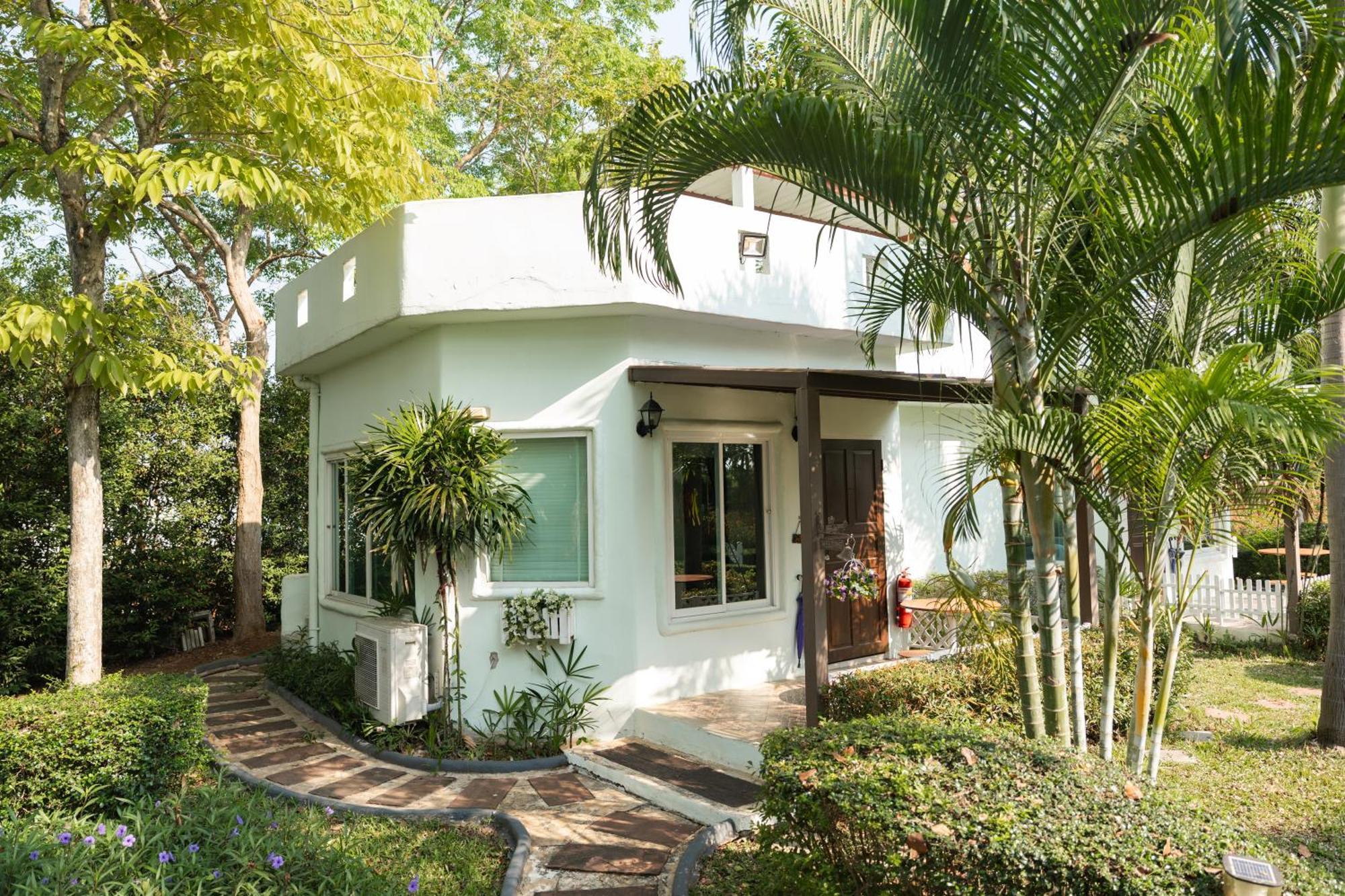 Villa Reina Resort Nong Nam Daeng Exterior photo